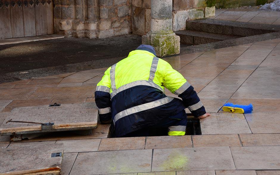 comment déboucher un wc avec une bouteille Poissy